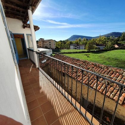 Foto 2 de Piso en venta en Espinosa de los Monteros de 4 habitaciones con terraza y balcón
