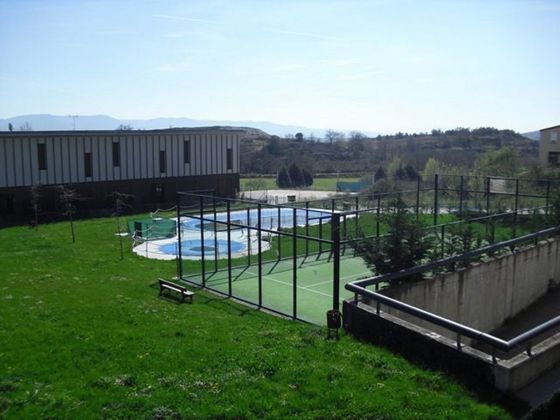 Foto 1 de Dúplex en venda a Villarcayo de Merindad de Castilla la Vieja de 2 habitacions amb piscina i garatge