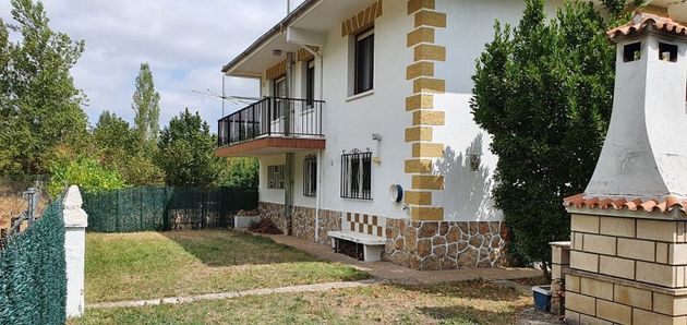 Foto 2 de Casa en venda a calle Revilla de Pienza de 3 habitacions amb terrassa i garatge