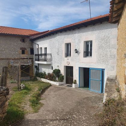 Foto 1 de Casa en venda a calle Villalacre de 3 habitacions amb garatge i balcó