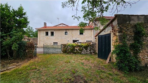 Foto 1 de Casa en venda a calle Cigüenza de 10 habitacions amb garatge i jardí