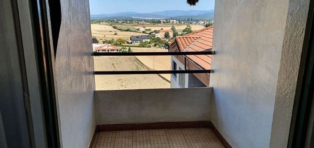Foto 2 de Pis en venda a calle La Revilla de 2 habitacions amb terrassa i balcó