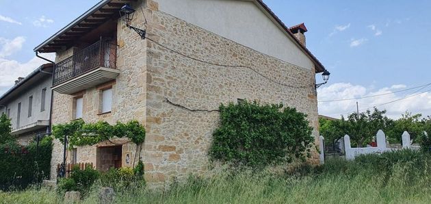 Foto 1 de Casa rural en venta en calle Valle de Tobalina de 8 habitaciones con terraza y balcón