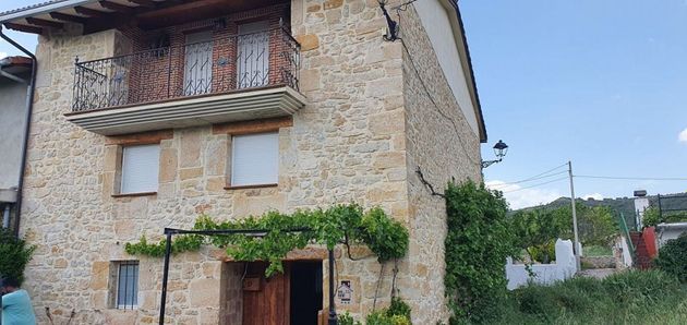 Foto 2 de Casa rural en venta en calle Valle de Tobalina de 8 habitaciones con terraza y balcón