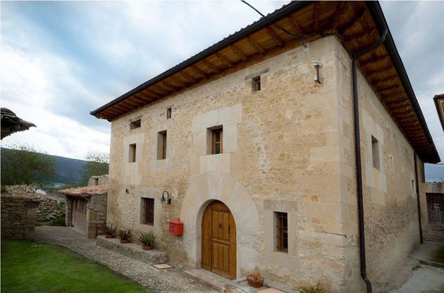 Foto 2 de Casa en venda a Merindad de Cuesta-Urria de 6 habitacions amb terrassa i jardí
