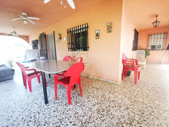 Foto 2 de Venta de chalet en Monserrat de 4 habitaciones con terraza y piscina