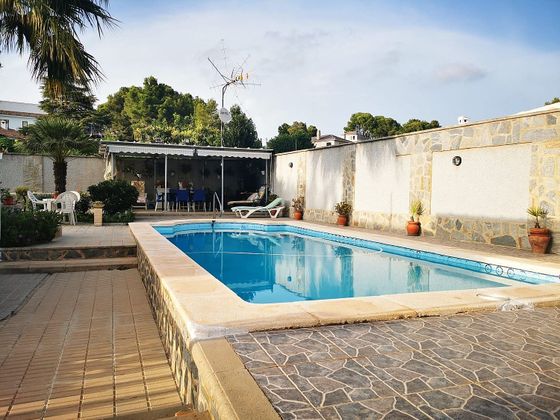 Foto 1 de Venta de casa en Godelleta de 4 habitaciones con terraza y piscina