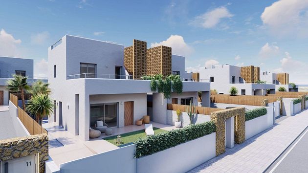 Foto 2 de Casa en venta en calle Comunidad Castellano Mancheg de 3 habitaciones con terraza y piscina