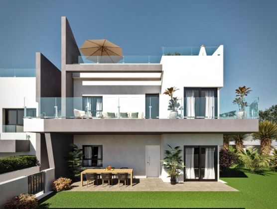 Foto 1 de Casa adossada en venda a San Miguel de Salinas de 3 habitacions amb terrassa i piscina
