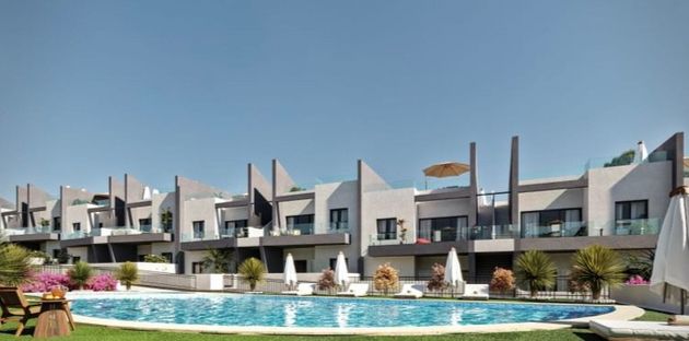 Foto 2 de Casa adossada en venda a San Miguel de Salinas de 3 habitacions amb terrassa i piscina