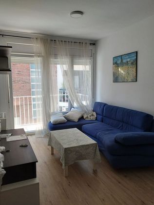 Foto 2 de Pis en lloguer a Centre - Sabadell de 3 habitacions amb mobles i balcó