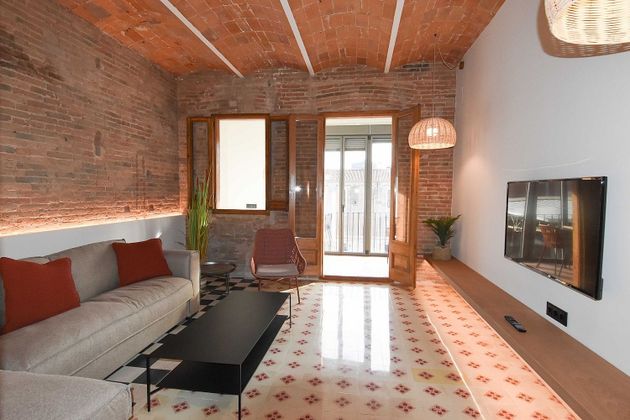 Foto 2 de Pis en lloguer a Eixample Nord – La Devesa de 3 habitacions amb terrassa i mobles