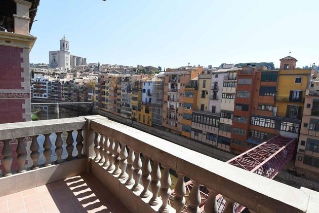 Foto 1 de Pis en lloguer a Centre - Girona de 3 habitacions amb balcó i aire acondicionat