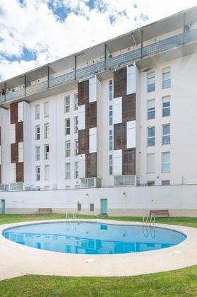 Foto 2 de Piso en venta en Eixample Nord – La Devesa de 3 habitaciones con terraza y piscina