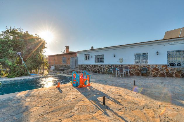 Foto 2 de Casa rural en venda a calle El Padrón de 7 habitacions amb piscina i jardí