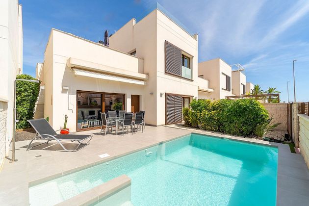 Foto 1 de Casa en venta en San Fulgencio de 3 habitaciones con terraza y piscina