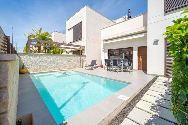 Foto 2 de Casa en venda a San Fulgencio de 3 habitacions amb terrassa i piscina