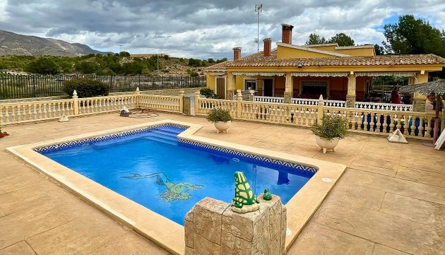 Foto 1 de Venta de casa en calle Molina de 4 habitaciones con terraza y piscina