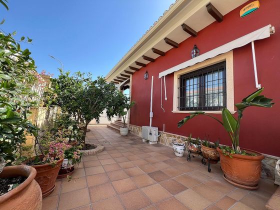 Foto 2 de Venta de casa en calle Miguel Hernández de 3 habitaciones con terraza y piscina