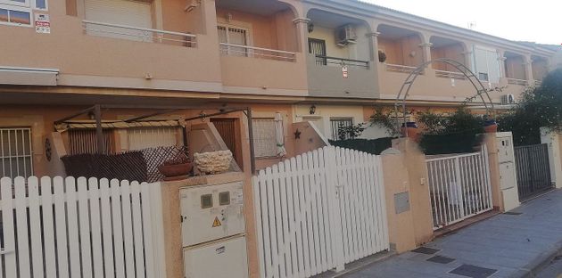 Foto 1 de Casa adossada en venda a Pueblo Latino de 2 habitacions amb terrassa i garatge