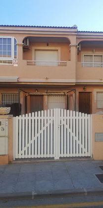 Foto 2 de Casa adosada en venta en Pueblo Latino de 2 habitaciones con terraza y garaje