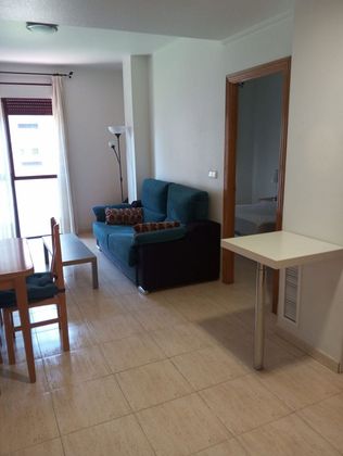 Foto 2 de Alquiler de piso en Juan Carlos I de 1 habitación con garaje y muebles