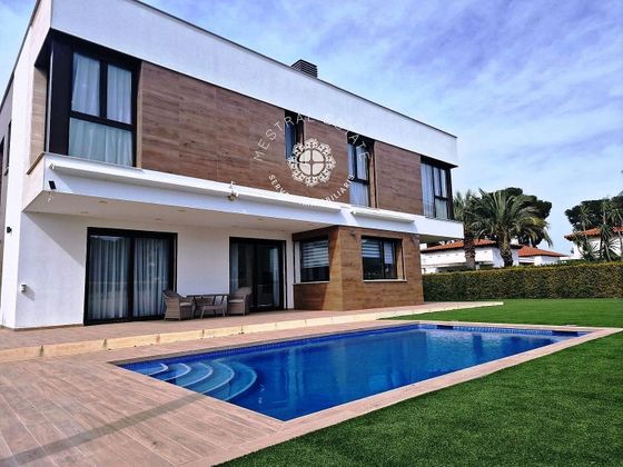 Foto 1 de Xalet en venda a Ardiaca - La Llosa de 4 habitacions amb piscina i garatge