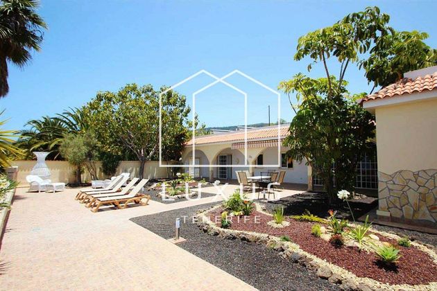 Foto 1 de Chalet en venta en Playa de San Juan de 14 habitaciones con terraza y piscina