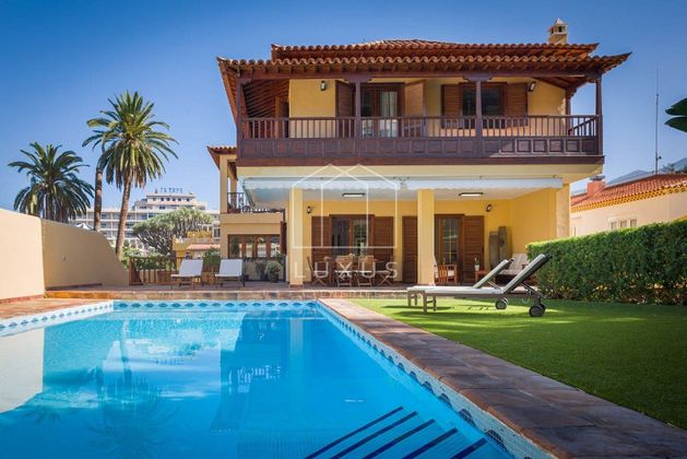 Foto 1 de Xalet en venda a San Antonio - Las Arenas de 4 habitacions amb terrassa i piscina