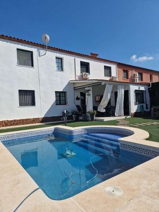 Foto 1 de Casa en venta en Riba-roja de Túria de 3 habitaciones con terraza y piscina