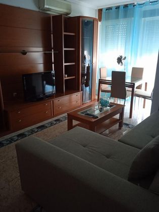 Foto 2 de Piso en alquiler en carretera De Níjar de 3 habitaciones con muebles y balcón