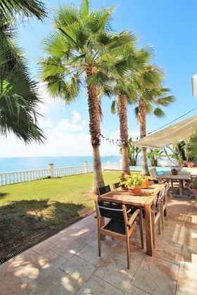 Foto 2 de Xalet en venda a Barri del Mar - Ribes Roges de 4 habitacions amb terrassa i piscina