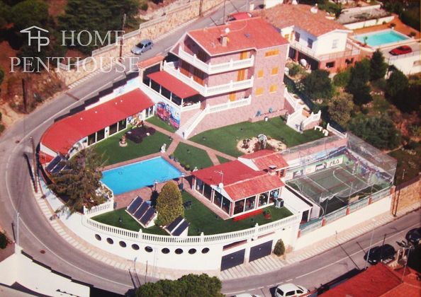 Foto 1 de Chalet en venta en Urbanitzacions de 6 habitaciones con terraza y piscina