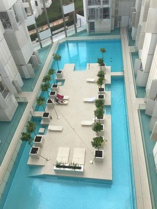 Foto 2 de Piso en alquiler en Marina Botafoc - Platja de Talamanca de 1 habitación con piscina y muebles
