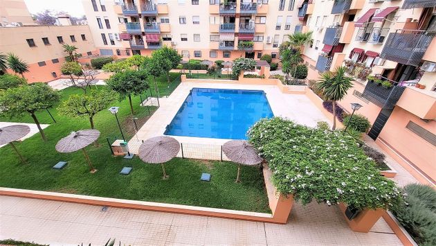 Foto 1 de Venta de piso en Colores - Entreparques de 4 habitaciones con terraza y piscina