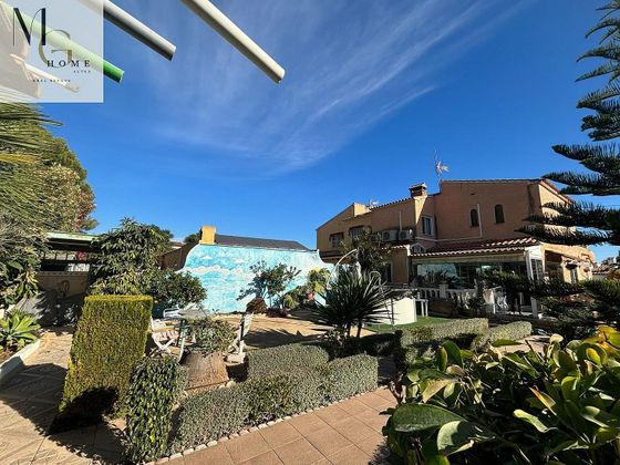 Foto 2 de Casa en venda a Alfaz del Pi Pueblo-Urbanizaciones de 3 habitacions amb terrassa i piscina