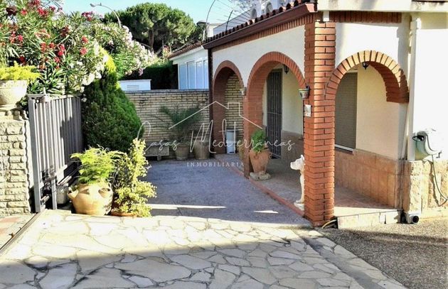 Foto 1 de Chalet en venta en Regueral - Prat d'en Forés de 5 habitaciones con terraza y piscina