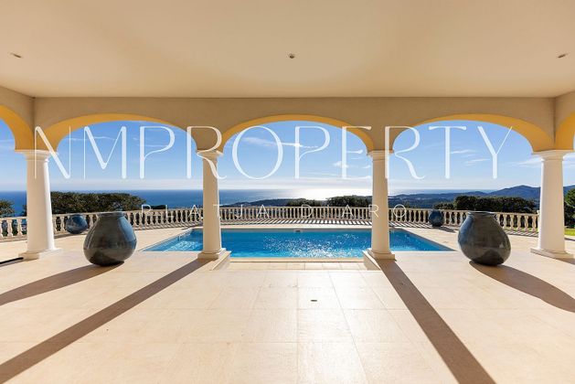 Foto 1 de Xalet en venda a calle Mimoses de 7 habitacions amb terrassa i piscina