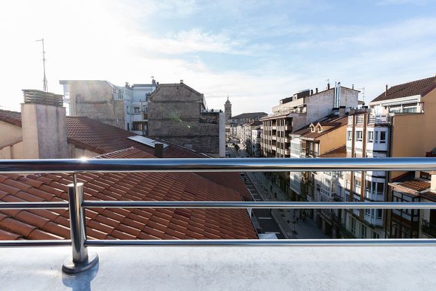 Foto 1 de Ático en venta en Centro - Vitoria-Gasteiz de 2 habitaciones con terraza y balcón