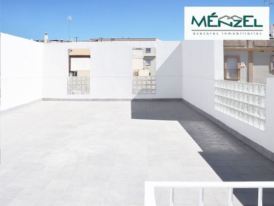 Foto 1 de Venta de casa adosada en Alcalá del Río de 4 habitaciones con terraza y aire acondicionado