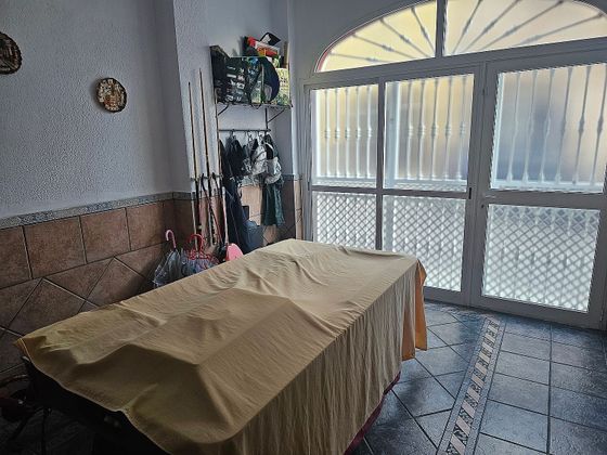 Foto 2 de Casa adossada en venda a Puebla del Río (La) de 4 habitacions amb terrassa i aire acondicionat