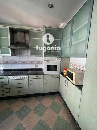 Foto 1 de Alquiler de piso en Recatelo - O Carme de 2 habitaciones con garaje y muebles