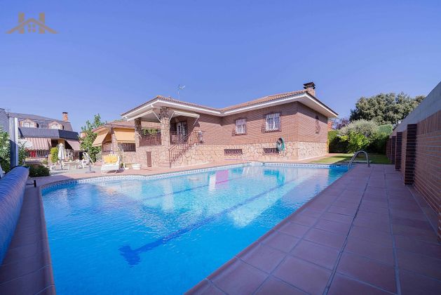 Foto 1 de Xalet en venda a Griñón de 4 habitacions amb terrassa i piscina