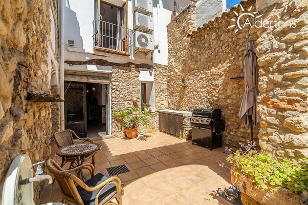 Foto 1 de Casa en venda a calle Sant Rafael de 5 habitacions amb terrassa i balcó