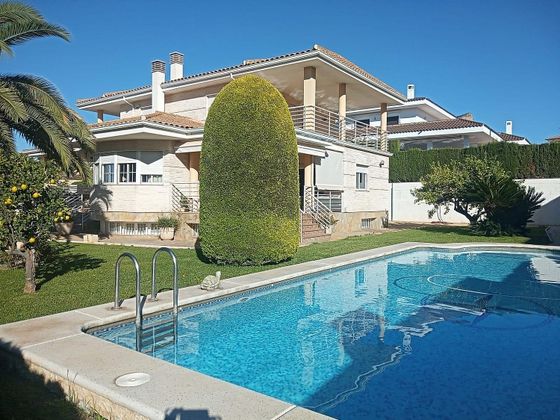 Foto 1 de Chalet en venta en Petrer de 5 habitaciones con terraza y piscina