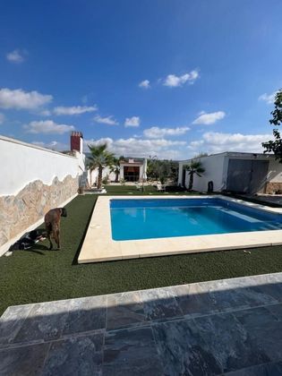 Foto 1 de Chalet en venta en Elda de 3 habitaciones con terraza y piscina