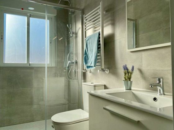 Foto 2 de Piso en venta en Numancia de 2 habitaciones con aire acondicionado y ascensor