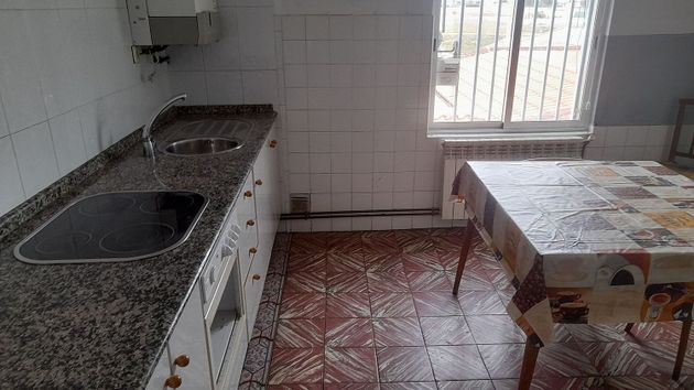 Foto 2 de Venta de piso en Urbanización Siglo XXI - Carretera de Villalpando de 3 habitaciones con calefacción