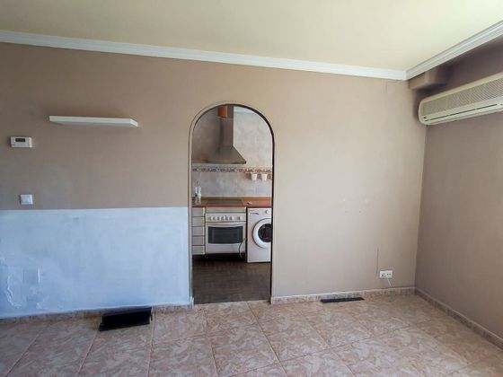 Foto 2 de Venta de piso en Barrios Bajos - La Horta de 2 habitaciones con terraza y calefacción