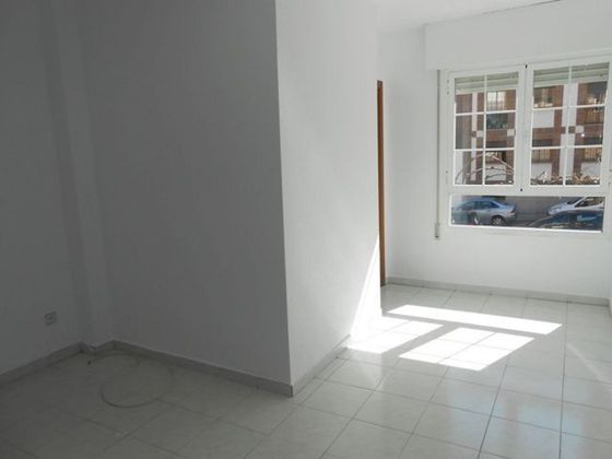 Foto 1 de Pis en venda a Zona Estación de 1 habitació amb calefacció i ascensor